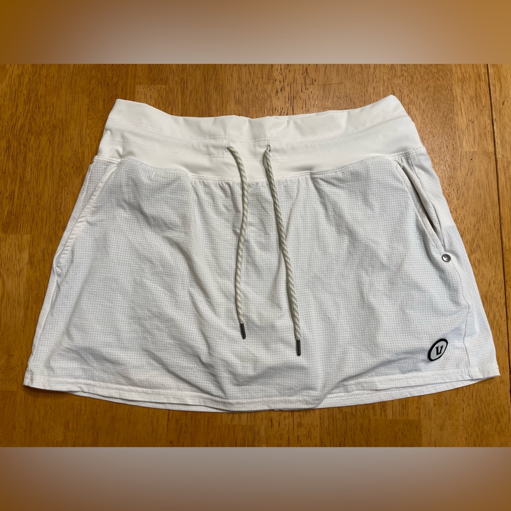 Vuori Seabreeze White Athletic Skirt - M (EUC)